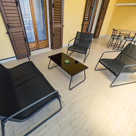 Mallela • Balcony, A/c & Smarttv Apartment Loceri