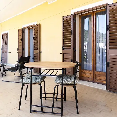 Mallela • Balcony, A/c & Smarttv Apartmán