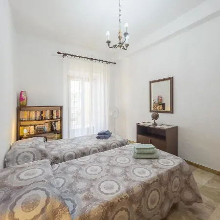 Mallela • Balcony, A/c & Smarttv Apartment Loceri