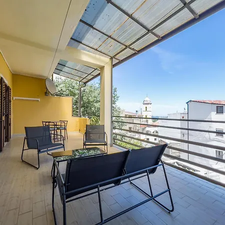 Mallela • Balcony, A/c & Smarttv * Loceri
